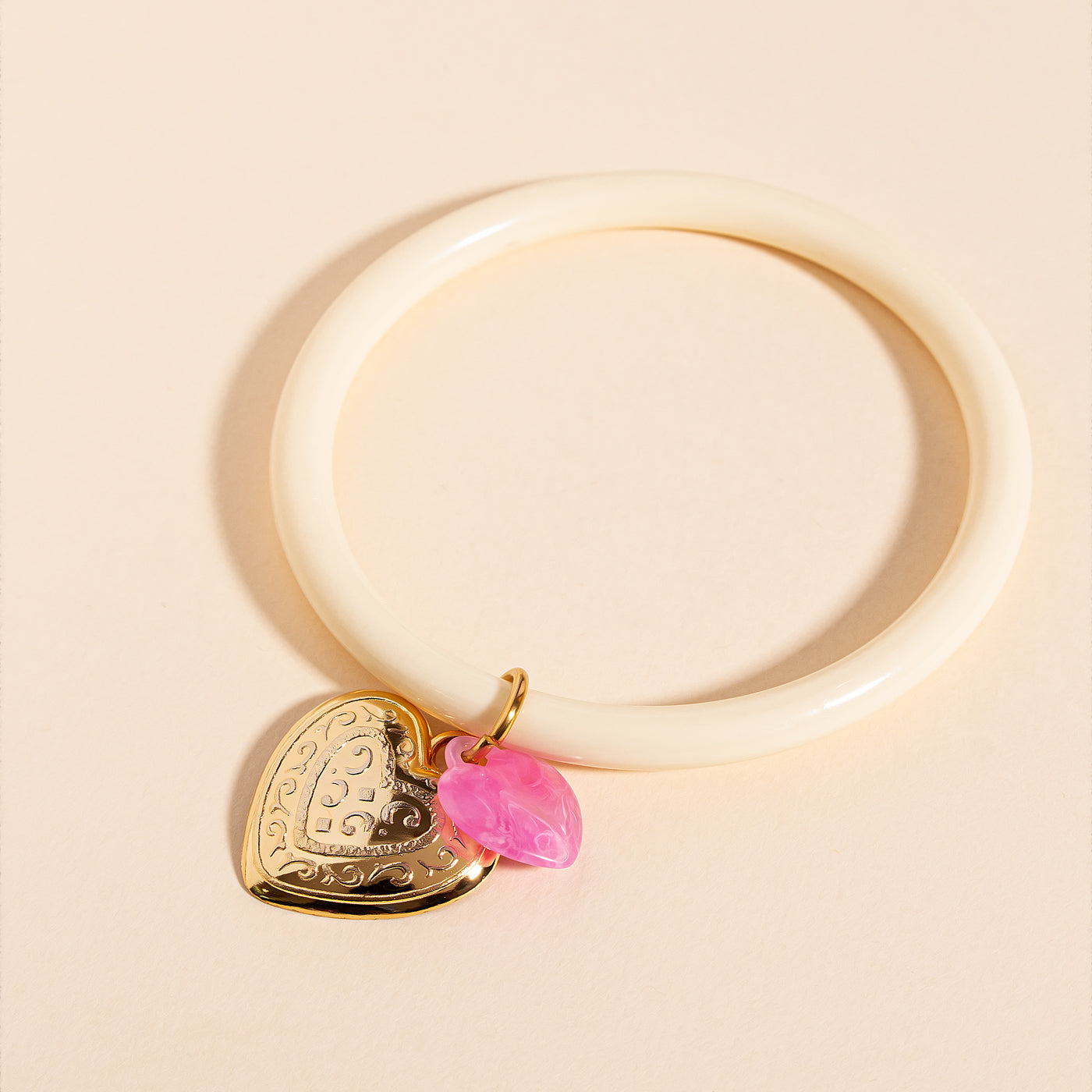 pulsera rigida blanca corazon dorado